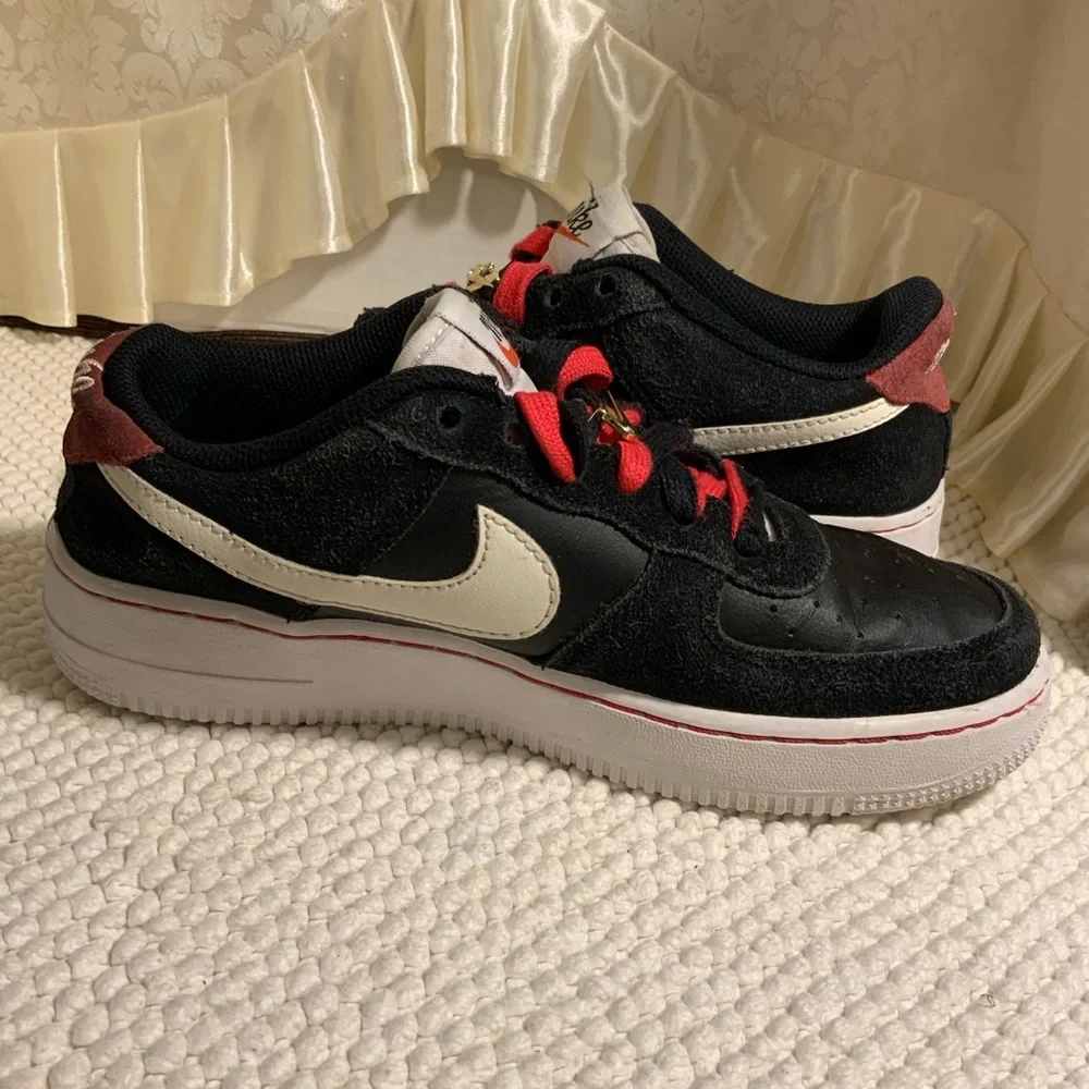 NIKE